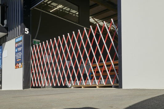 Aluminium Expandable Barrier Gate: up to 6m wide, 1.8m high